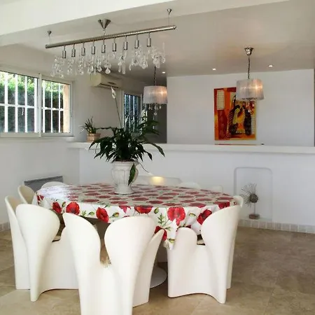 Saint-michel-lobservatoire Sleeps 8 Pool Wifi Hébergement de vacances