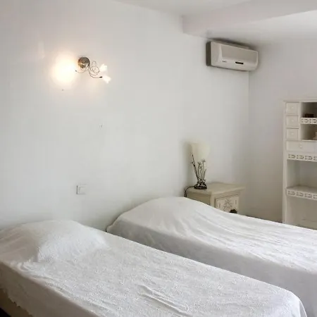 Saint-michel-lobservatoire Sleeps 8 Pool Wifi