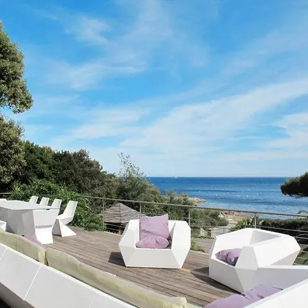 Saint-michel-lobservatoire Sleeps 8 Pool Wifi