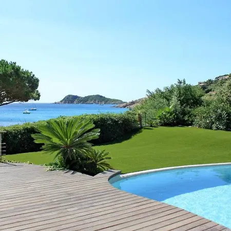 Hébergement de vacances Saint-michel-lobservatoire Sleeps 8 Pool Wifi