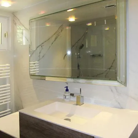 Saint-michel-lobservatoire Sleeps 8 Pool Wifi Hébergement de vacances
